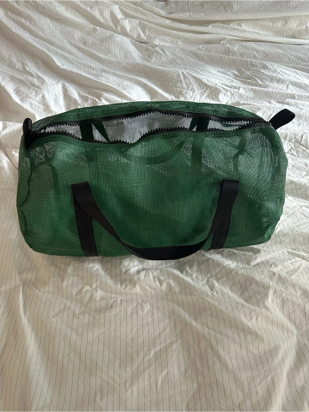 Vintage Buckingham - Green Mesh Duffel Bag with Black Straps